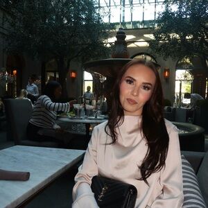 Meet your Posher, Evelyn